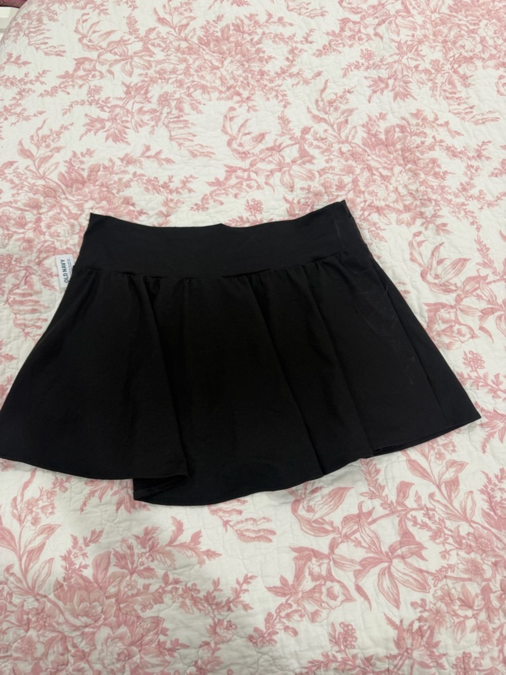 Old Navy Black Skirted Active Shorts - Picture 3 of 3